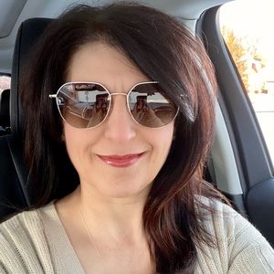 Meet your Posher, Lisa